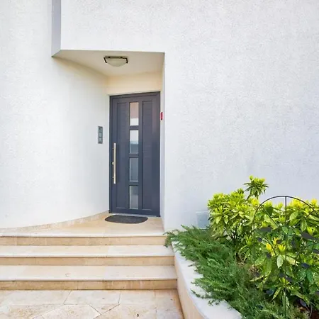 Apartamento Modern Townhouse Borik *