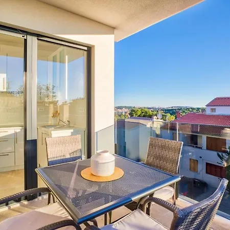 Apartamento Modern Townhouse Borik